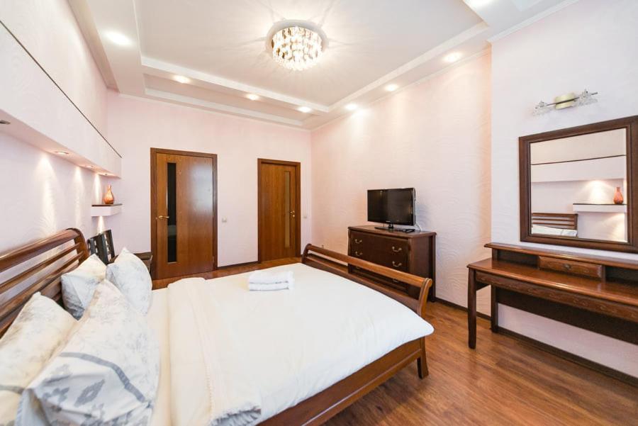 Роскошная 3К Квартира 135М2 На Набережной. Минская Kiew Exterior foto